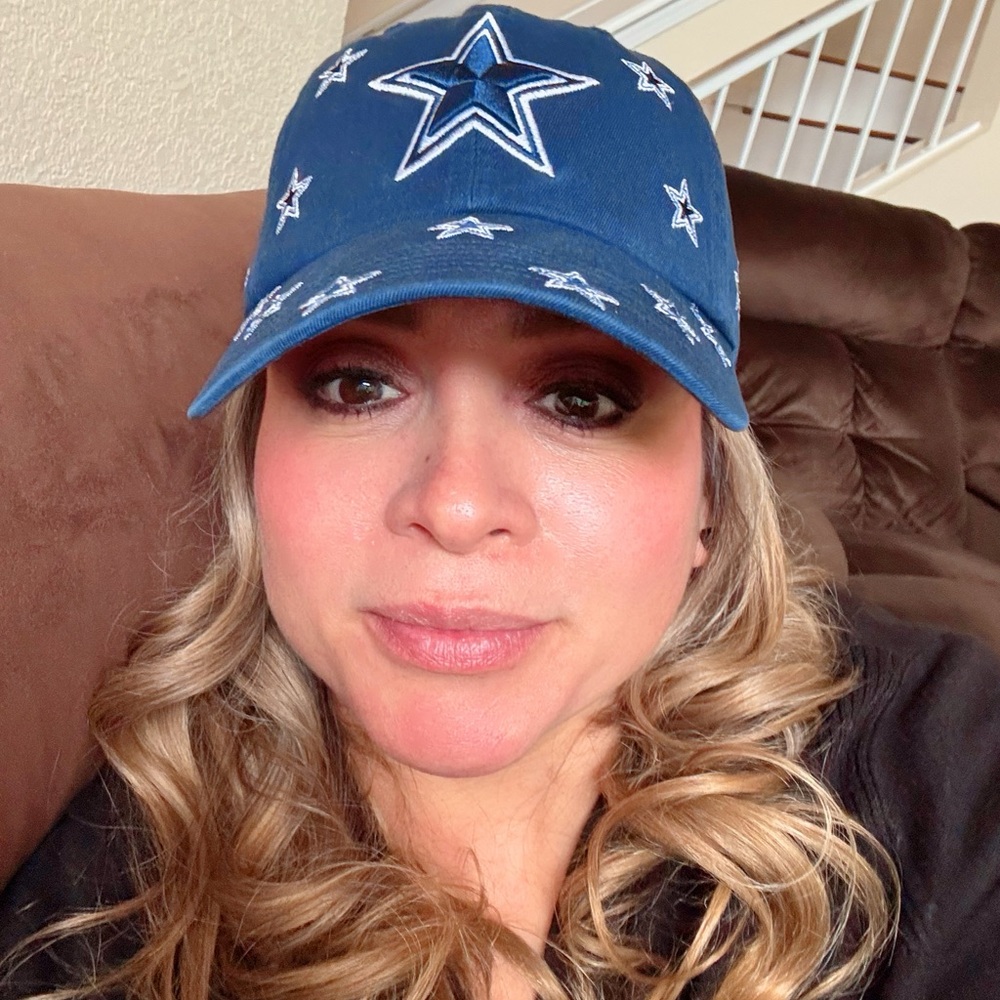 Meet your Posher, Claudia